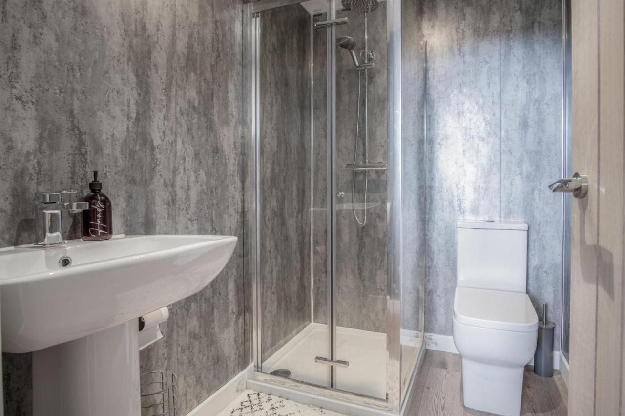Cabin In The Woods - 1 Bedroom Lodge - Kilgetty Stepaside  Екстер'єр фото